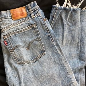 Levi High Waisted Jeans